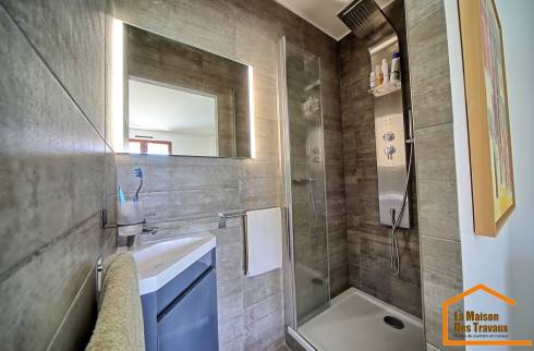 renovation-salle-de-bain-nantes-ouest-douche-spacieuse-apres