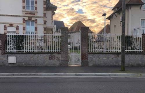 Rénovation d'une clôture en fer à Trouville
