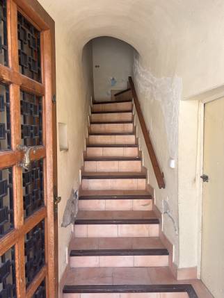 Escalier intérieur avant travaux de rénovation - Loriol-sur-Drôme 26270