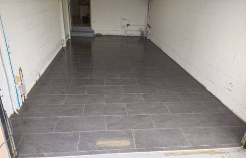 revêtement carrelage dans un garage