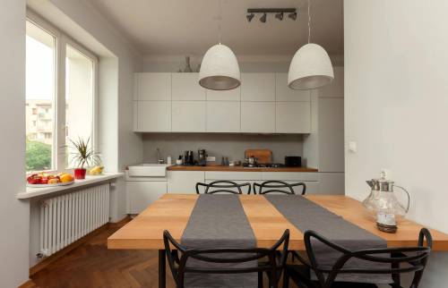 Coin repas central près de la colonne centrale incluant four - Arcangues - 64200 - 