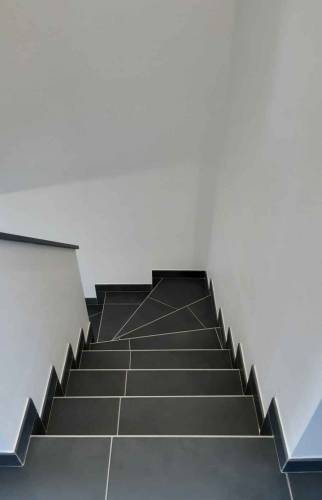 Habillage escalier carrelage, peinture murs et plafonds à Sierentz