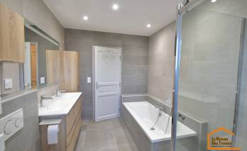 Rénovation moderne d’une salle de bain à Saint-Savin (33920)