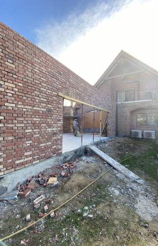 Élévation des murs porteurs en briques 