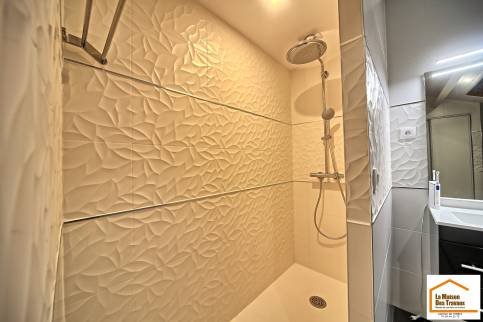 Création d'une nouvelle zone de douche avec receveur en pierre (Vigneux-sur-Seine)