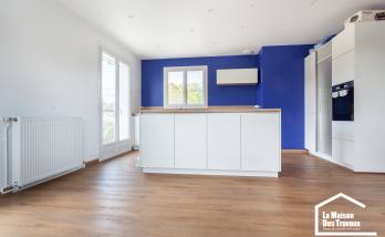 Maison à Dardilly (69570) : Pose de sol souple PVC en pose flottante dans le séjour, la cuisine et les toilettes rénovés