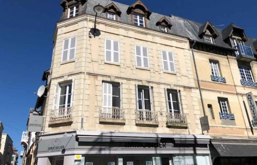 Changement des volets d'un immeuble à Deauville