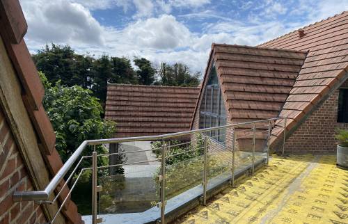 Pose d'un isolant au sol de la terrasse de toit 