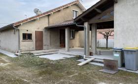 Avant : le préau ouvert, accolé à la maison