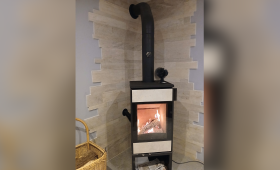 Poêle à bois avec travertin