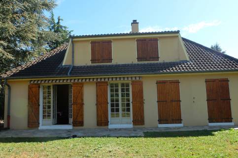 Villa à Saint Cyr au MOnt D'OR (69450) : ravalement de façade dans les tons orangés (avant ravalement)