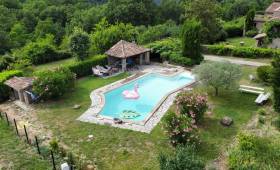 piscine vue du ciel avant rénovation