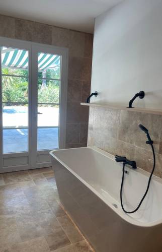 salle de bain rénovée à Saintes