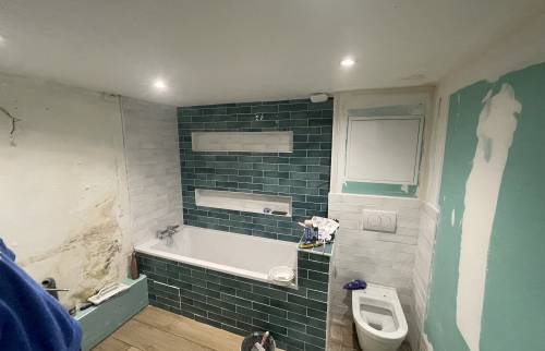 mise en place des revêtements sols et muraux