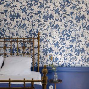 Chambre rénovée avec tête de lit intégrée et ambiance contemporaine à Oullins