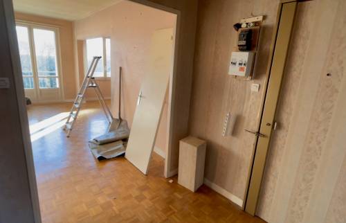 aménagement d’une pièce de vie avec bureau