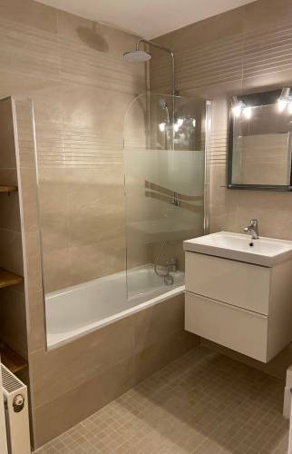 Salle de bain rénovée à Bouc-Bel-Air (13)