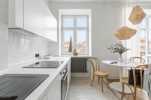 Rénovation d'appartement ancien avec nouvelle cuisine équipée ouverte sur le séjour - La Valette-du-Var 83160