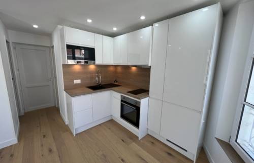 Le parquet contrecollé  dans le coin cuisine