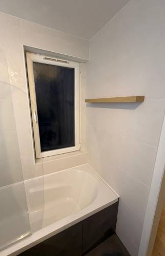 Travaux de rénovation de salle de bain avec isolation murale