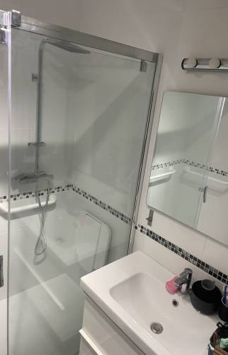 Salle d'eau PMR