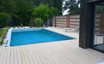  Terrasse bois autour d'une piscine à METZ TESSY