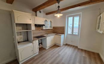Cuisine blanche et bois La Maison Des Travaux Ales