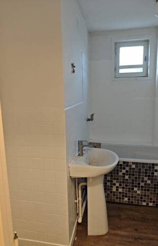 rénovation de salle de bain avec mise en peinture de la faïence murale 