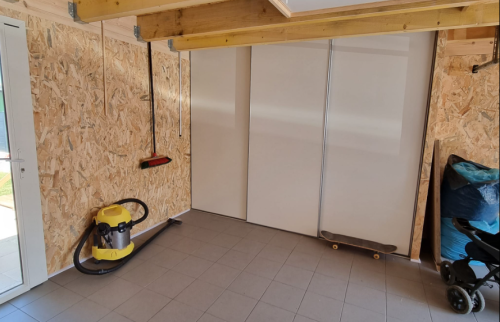 Photo du sol carrelé + aménagement du 2ème placard en 3portes 