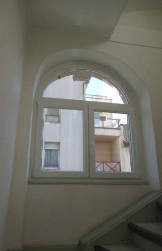 Changement des fenêtres de la cage d'escalier à Saint-Louis