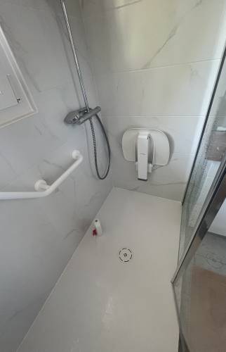 Salle de bain PMR rénovée à Lège-Cap-Ferret (33950)