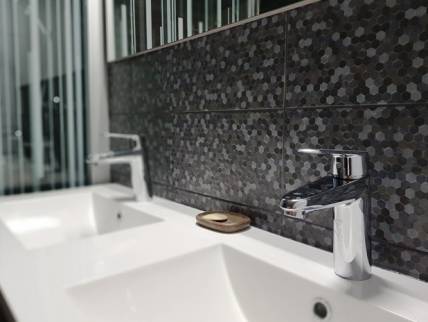 Crédence noire salle de bains Haguenau