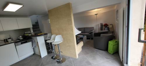 La cuisine ouverte sur le séjour