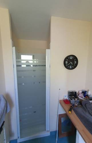 Salle de Bain Avant Rénovation : Un Espace Peu Fonctionnel à Transformer