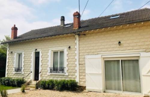 Façade de la maison après ravalement et rénovation des extérieurs - Galluis