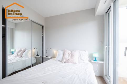 Chambre avec placards sur mesure