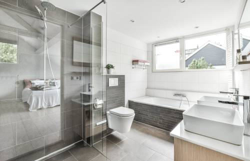 salle de bain gris suite parentale - La Maison Des Travaux