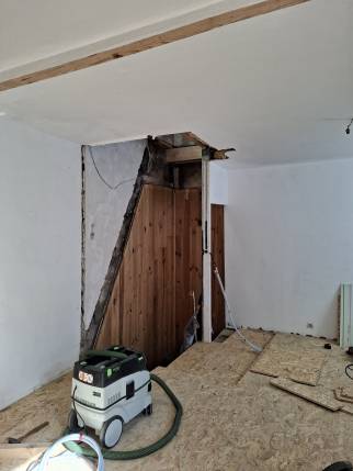 Travaux de rénovation de maison en cours - Saint-Jean-le-Vieux 01640