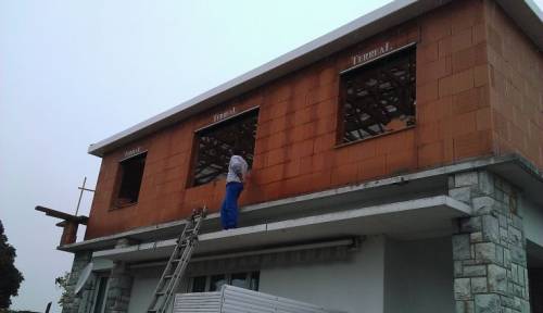 Façade briques prête à être recouverte