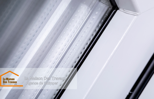 Grâce à des artisans soigneusement sélectionnés par Michel Le Donge, les finitions des nouvelles fenêtres sont impeccables et parfaitement intégrées à l’architecture de la maison.