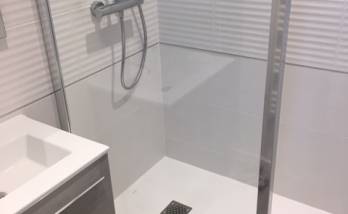 Rénovation de salle de bain - nouvelle douche avec paroi en verre - Nantes 44200