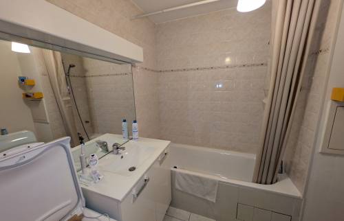 Baignoire avant rénovation 