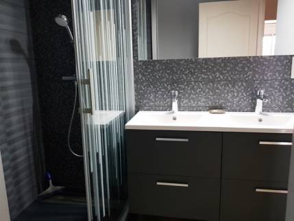 Rénovation de salle de bain avec équipements sanitaires contemporains - Lille 59000