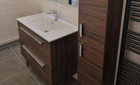 Meuble avec vasque et armoire de rangement