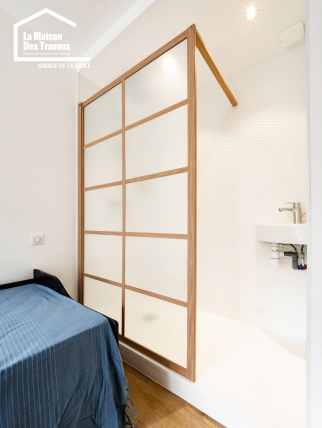 Douche et lave main dans la chambre d'amis