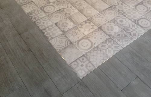 Intégration carreaux de ciment espace cuisine mix match dalles grès cérame du plain-pied - Aubagne - 13400 -