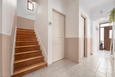 Départ de l'escalier après rénovation (Draveil)