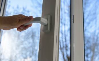 Changement d’une porte d’entrée à Ploneis (29710)