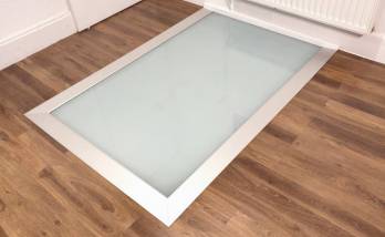 Pose d'un verre dépoli au sol à Cusset