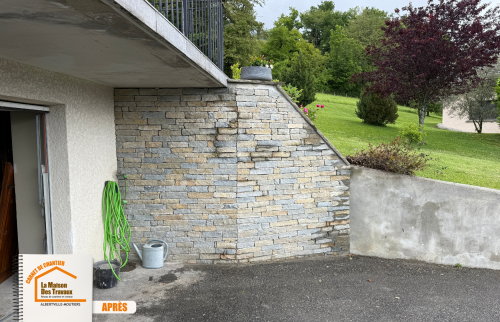 La Maison des Travaux Moûtiers, façade parement pierre montagne, mur extérieur esthétique, solution courtier en travaux, mur pierre rénovation